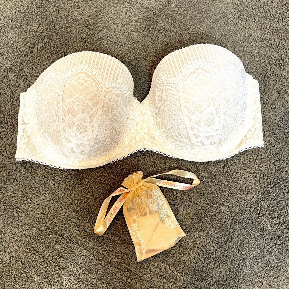 Beautiful nude lace multi way strapless bra